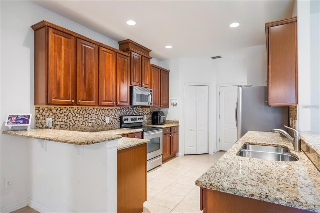 На продажу: $475,900 (3 спален, 2 ванн, 2193 Квадратных фут)