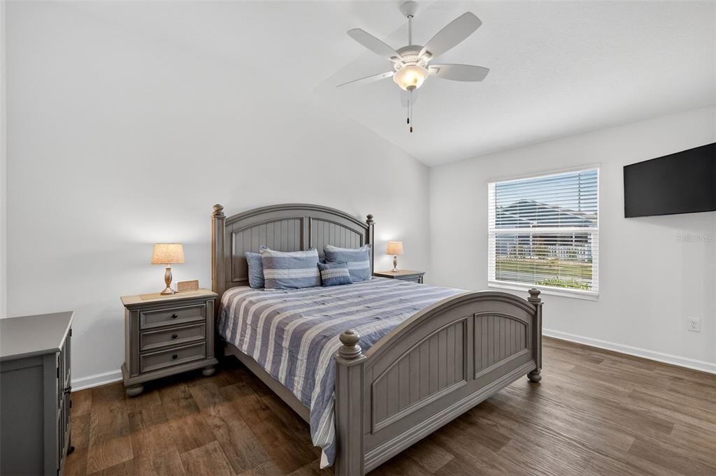 На продажу: $285,000 (2 спален, 2 ванн, 1240 Квадратных фут)