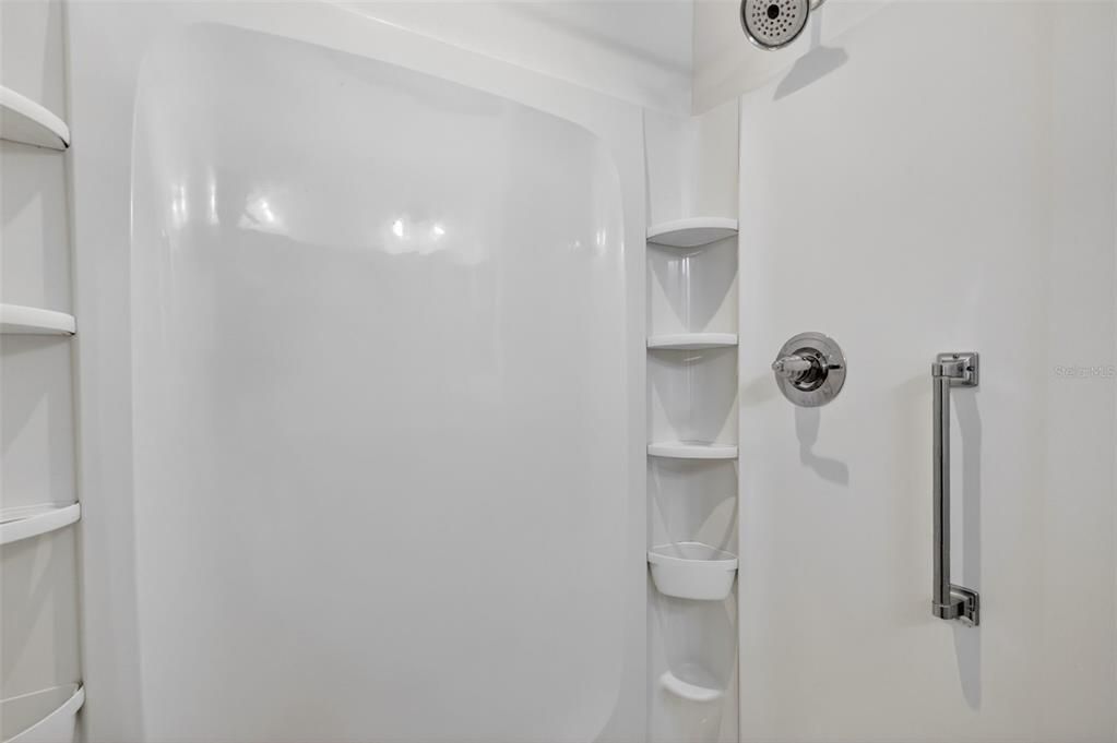 На продажу: $285,000 (2 спален, 2 ванн, 1240 Квадратных фут)