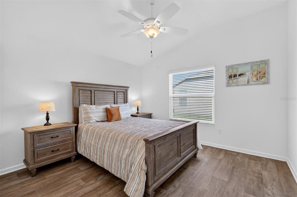 На продажу: $285,000 (2 спален, 2 ванн, 1240 Квадратных фут)