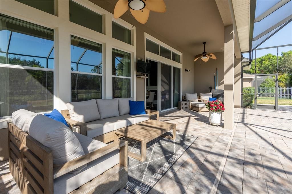 待售: $700,000 (4 贝兹, 3 浴室, 2833 平方英尺)