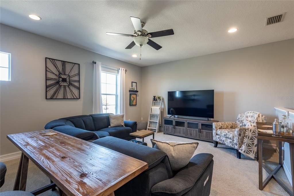 待售: $700,000 (4 贝兹, 3 浴室, 2833 平方英尺)