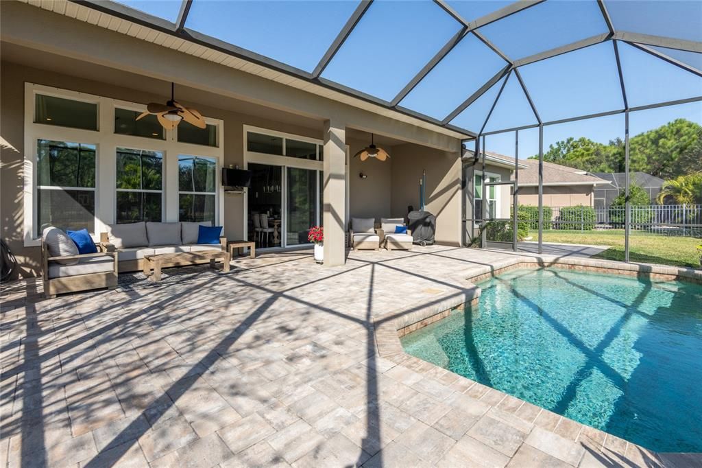 待售: $700,000 (4 贝兹, 3 浴室, 2833 平方英尺)