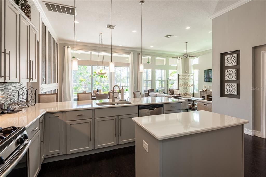 待售: $700,000 (4 贝兹, 3 浴室, 2833 平方英尺)