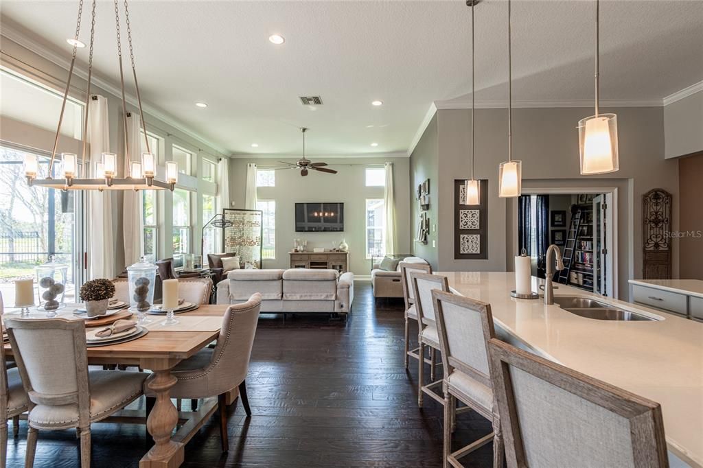 待售: $700,000 (4 贝兹, 3 浴室, 2833 平方英尺)