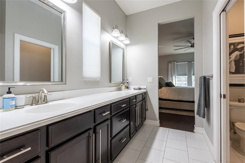 待售: $700,000 (4 贝兹, 3 浴室, 2833 平方英尺)