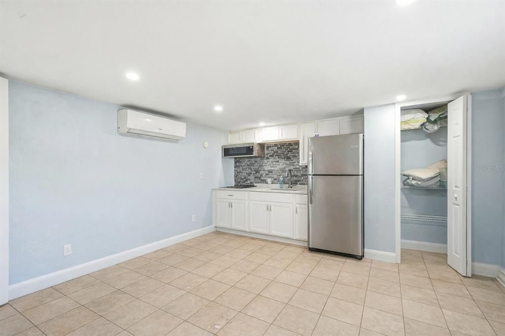 For Sale: $799,000 (7 beds, 0 baths, 2928 Square Feet)