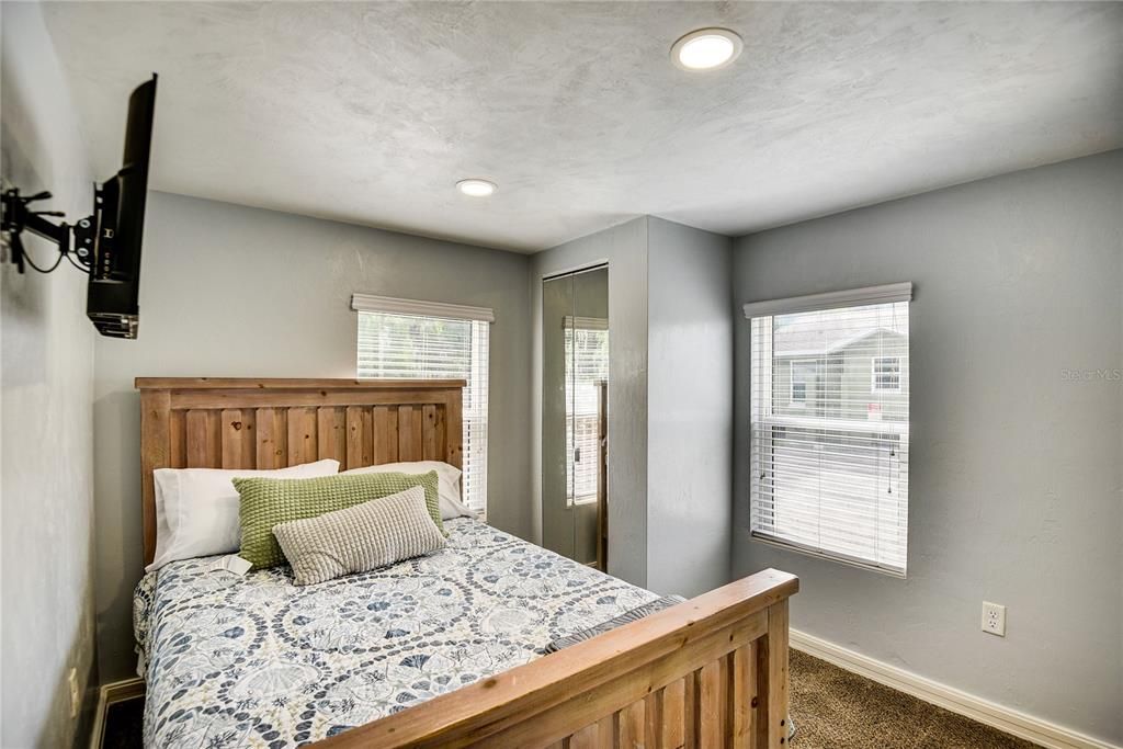 For Sale: $799,000 (7 beds, 0 baths, 2928 Square Feet)