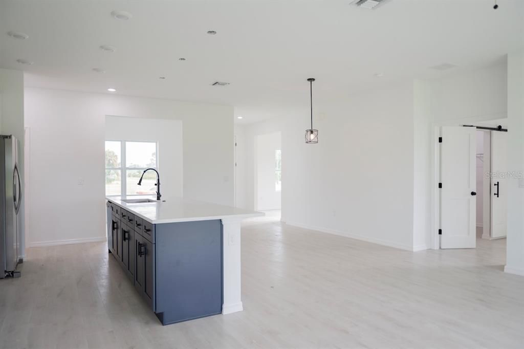 出租: $2,200 (4 贝兹, 2 浴室, 2012 平方英尺)