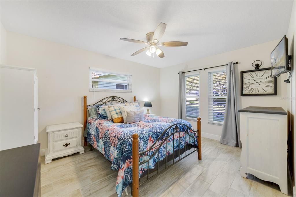 For Sale: $400,000 (3 beds, 2 baths, 1451 Square Feet)