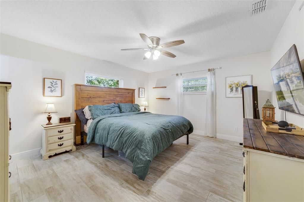 For Sale: $400,000 (3 beds, 2 baths, 1451 Square Feet)