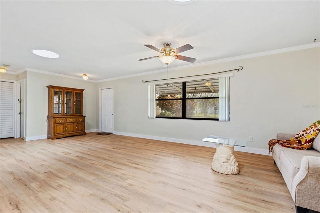 En Venta: $295,000 (3 camas, 2 baños, 1544 Pies cuadrados)