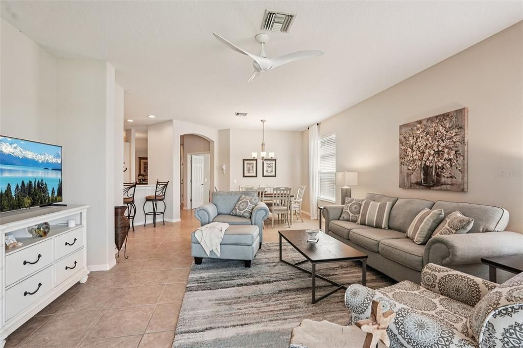 En Venta: $405,000 (2 camas, 2 baños, 1576 Pies cuadrados)