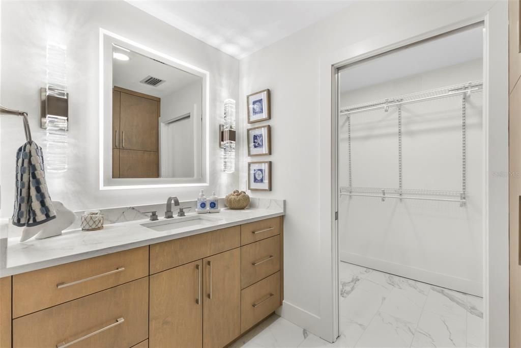 For Sale: $1,499,000 (2 beds, 2 baths, 1403 Square Feet)