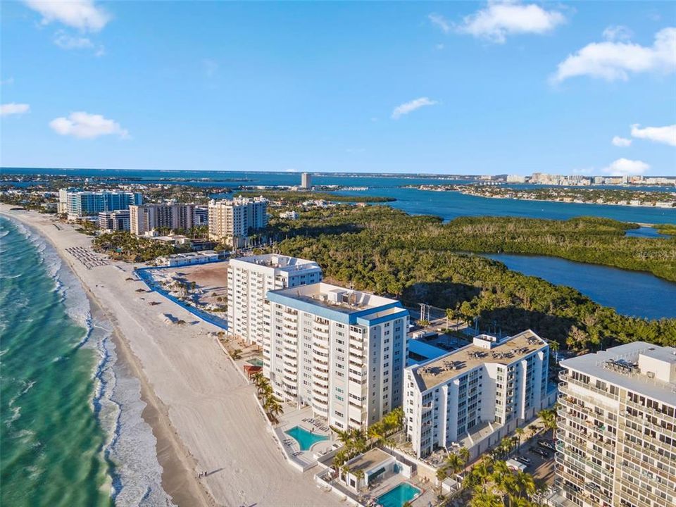 For Sale: $1,499,000 (2 beds, 2 baths, 1403 Square Feet)