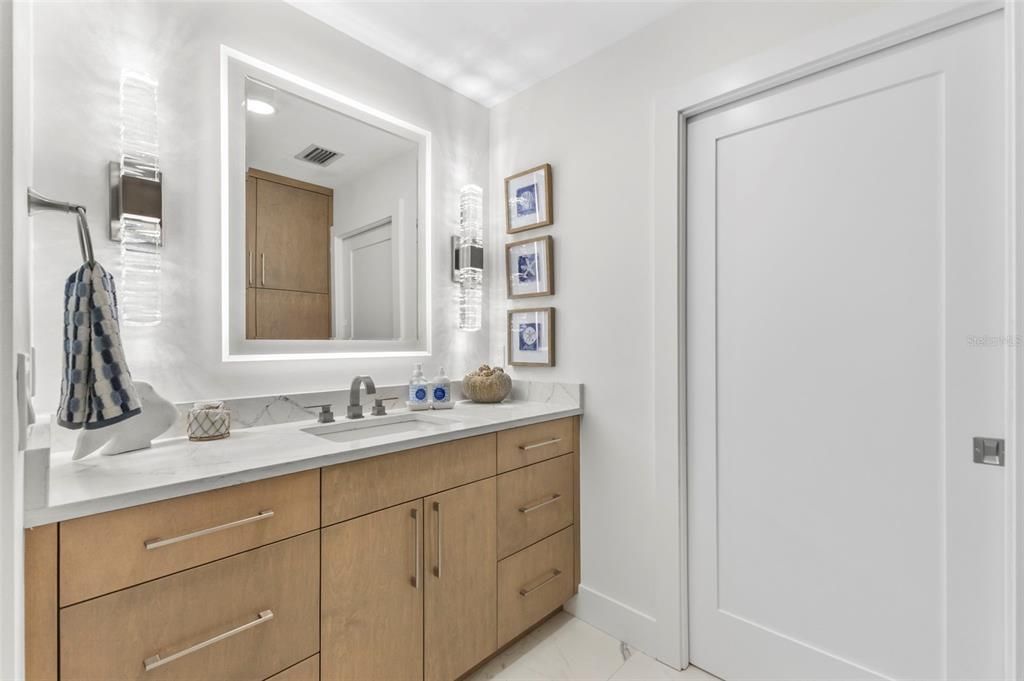 For Sale: $1,499,000 (2 beds, 2 baths, 1403 Square Feet)