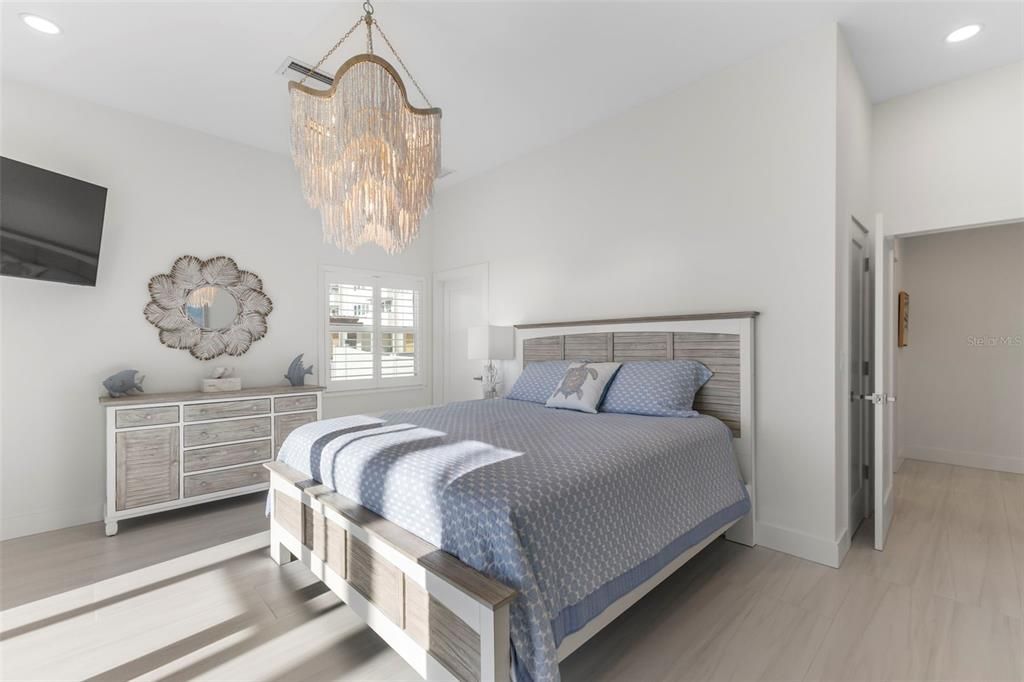 For Sale: $1,499,000 (2 beds, 2 baths, 1403 Square Feet)