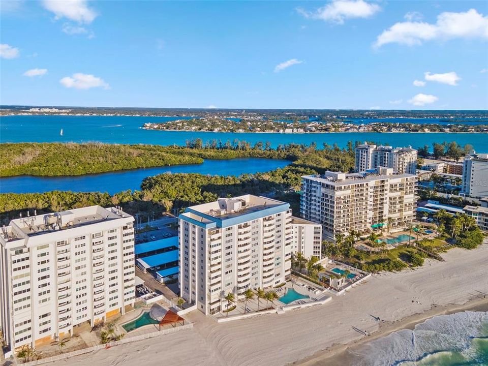 For Sale: $1,499,000 (2 beds, 2 baths, 1403 Square Feet)