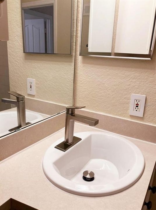 For Rent: $1,390 (1 beds, 1 baths, 672 Square Feet)