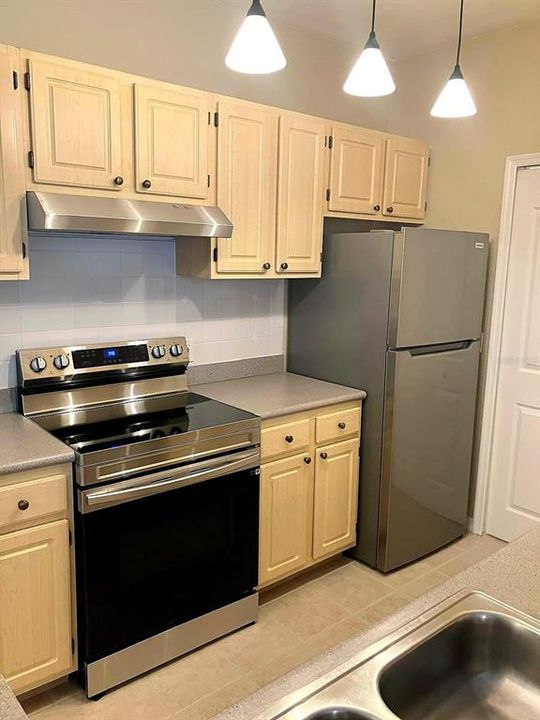 For Rent: $1,390 (1 beds, 1 baths, 672 Square Feet)