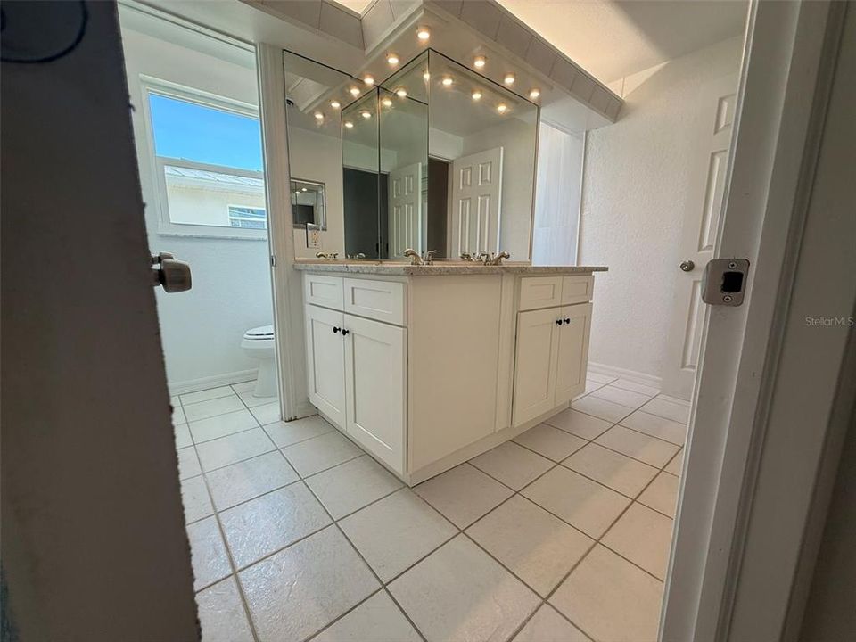 For Rent: $1,750 (2 beds, 1 baths, 1294 Square Feet)