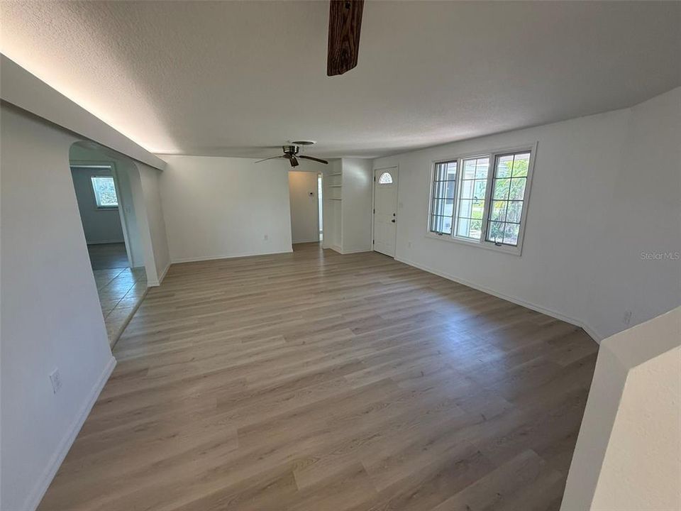 For Rent: $1,750 (2 beds, 1 baths, 1294 Square Feet)