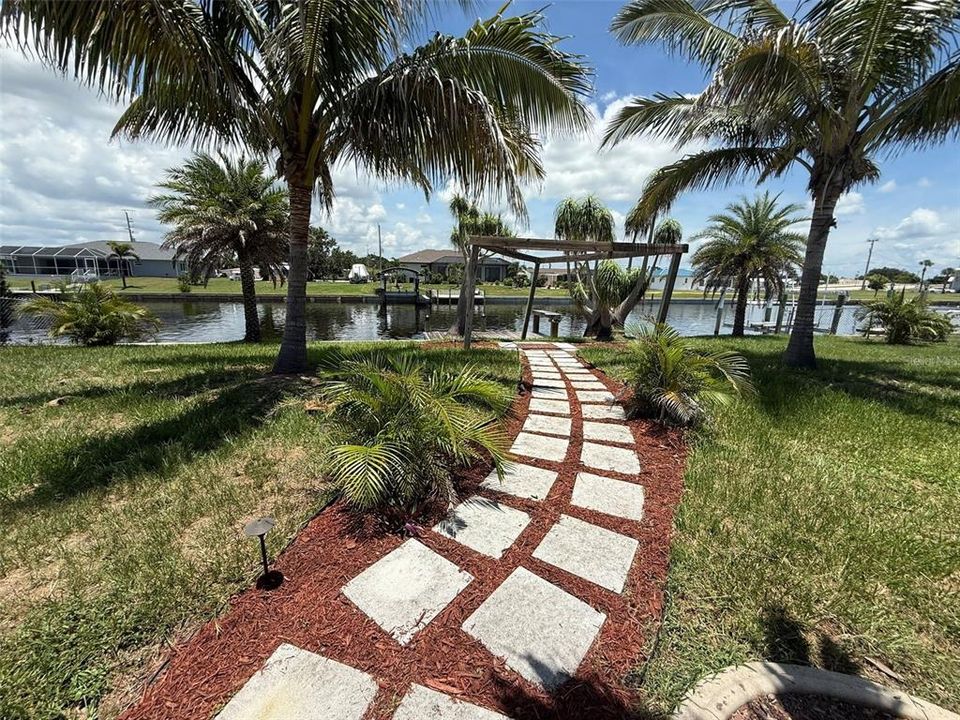 For Rent: $1,750 (2 beds, 1 baths, 1294 Square Feet)