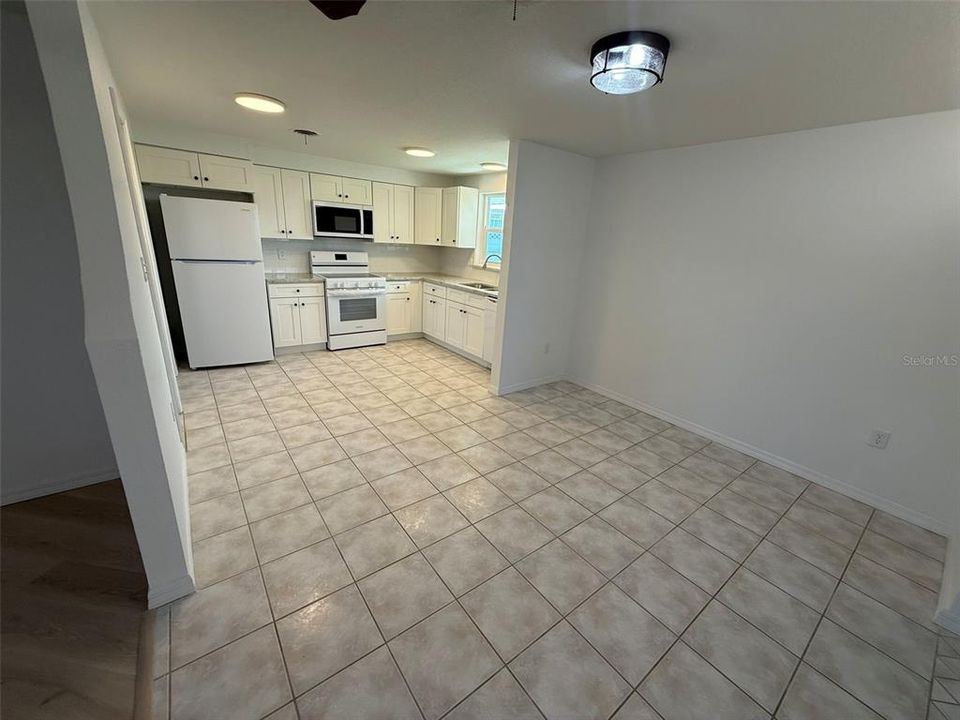 For Rent: $1,750 (2 beds, 1 baths, 1294 Square Feet)