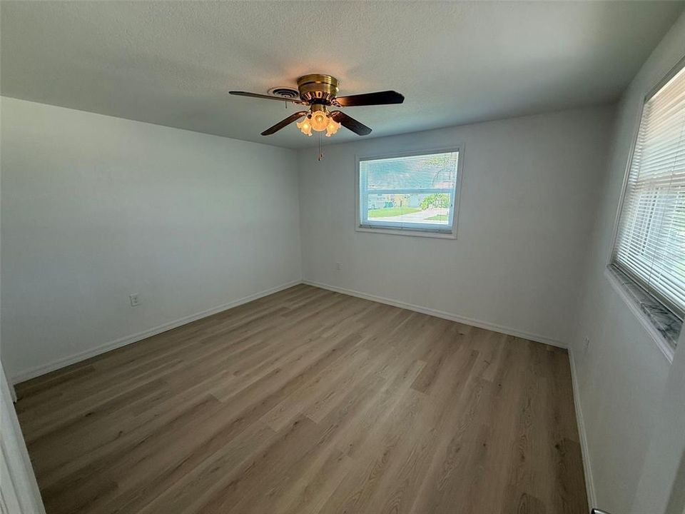 For Rent: $1,750 (2 beds, 1 baths, 1294 Square Feet)