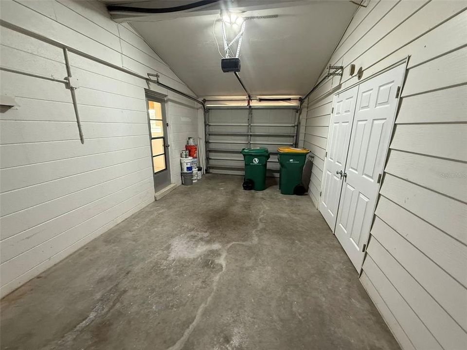 For Rent: $1,750 (2 beds, 1 baths, 1294 Square Feet)