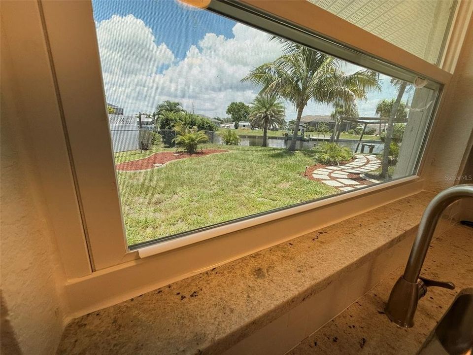 For Rent: $1,750 (2 beds, 1 baths, 1294 Square Feet)