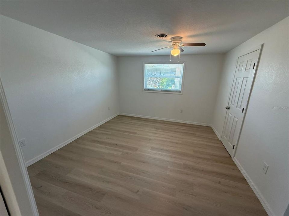 For Rent: $1,750 (2 beds, 1 baths, 1294 Square Feet)