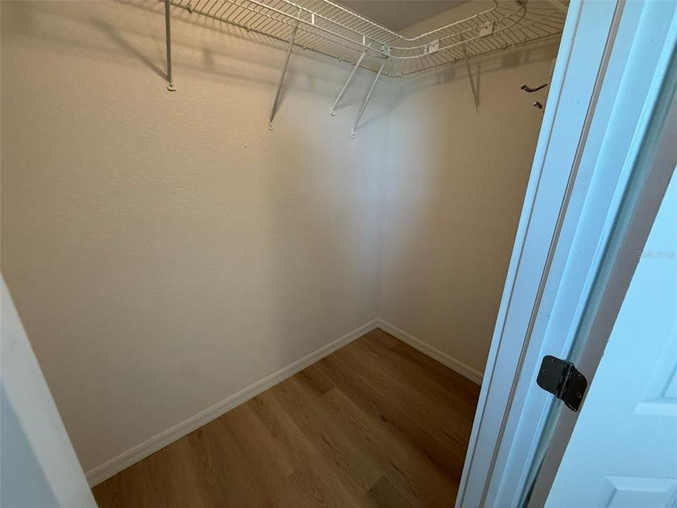 For Rent: $1,750 (2 beds, 1 baths, 1294 Square Feet)