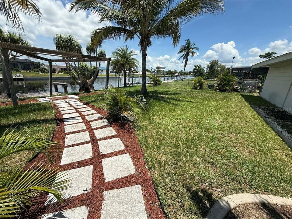 For Rent: $1,750 (2 beds, 1 baths, 1294 Square Feet)