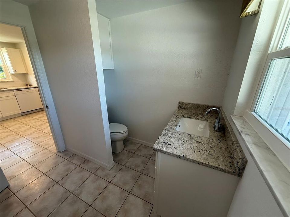 For Rent: $1,750 (2 beds, 1 baths, 1294 Square Feet)
