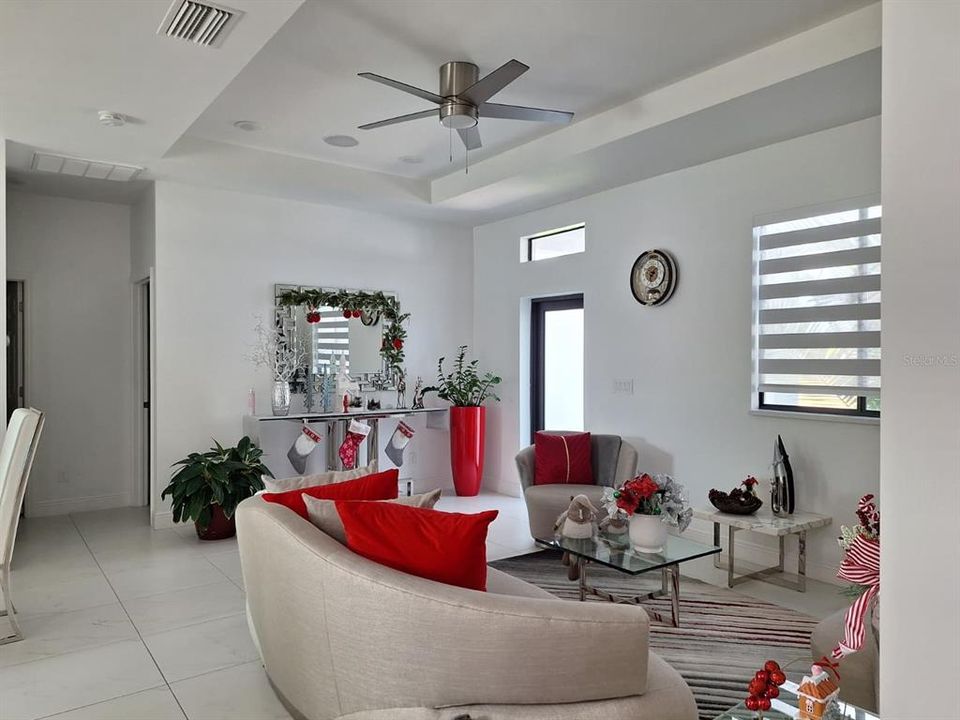 На продажу: $409,999 (3 спален, 2 ванн, 1338 Квадратных фут)