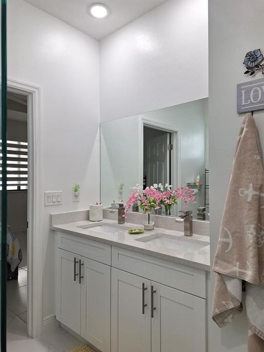 На продажу: $409,999 (3 спален, 2 ванн, 1338 Квадратных фут)