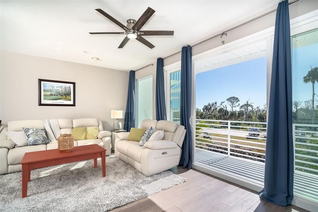 En Venta: $525,000 (3 camas, 3 baños, 1590 Pies cuadrados)