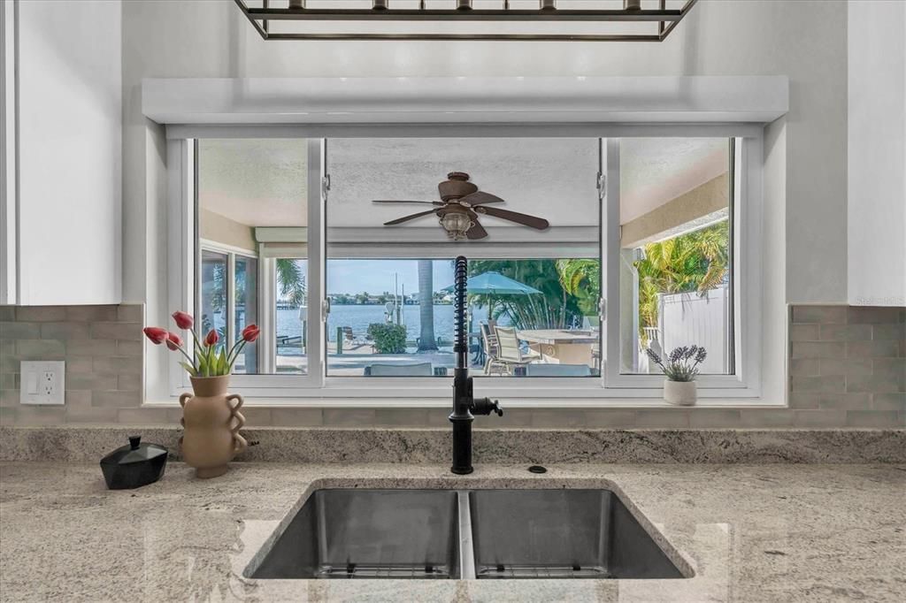 На продажу: $1,249,000 (2 спален, 2 ванн, 1740 Квадратных фут)