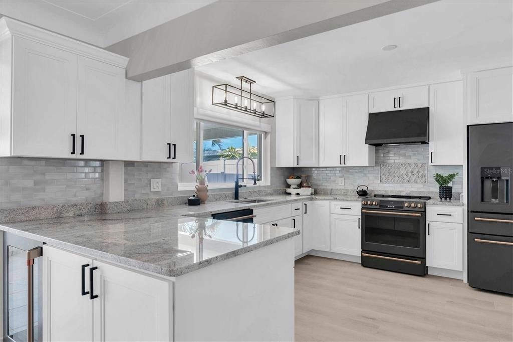 На продажу: $1,249,000 (2 спален, 2 ванн, 1740 Квадратных фут)