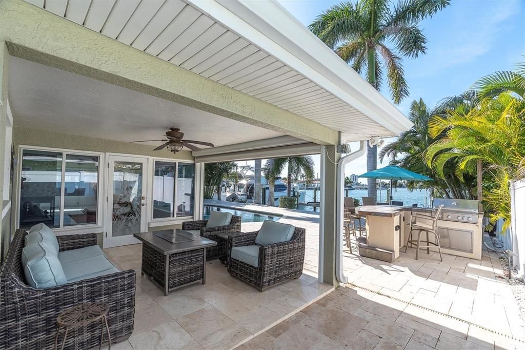 На продажу: $1,249,000 (2 спален, 2 ванн, 1740 Квадратных фут)