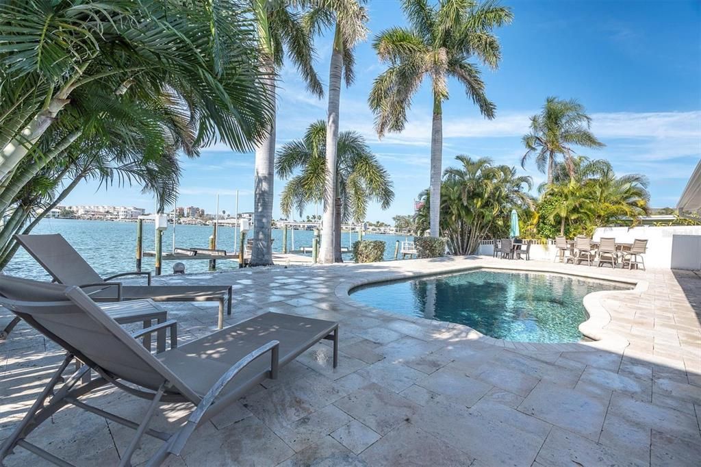 На продажу: $1,249,000 (2 спален, 2 ванн, 1740 Квадратных фут)