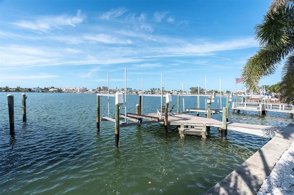 На продажу: $1,249,000 (2 спален, 2 ванн, 1740 Квадратных фут)