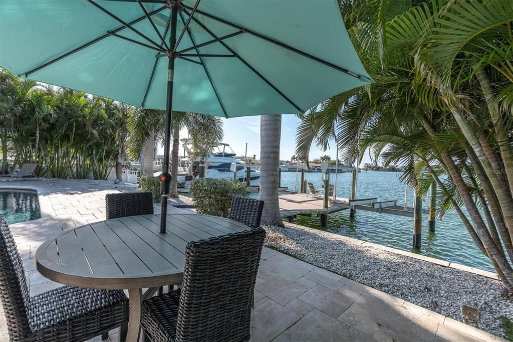 На продажу: $1,249,000 (2 спален, 2 ванн, 1740 Квадратных фут)