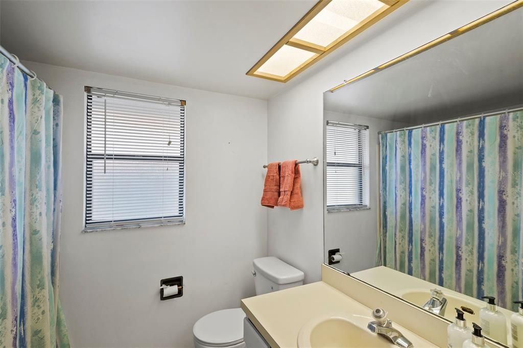 待售: $210,000 (2 贝兹, 2 浴室, 1100 平方英尺)