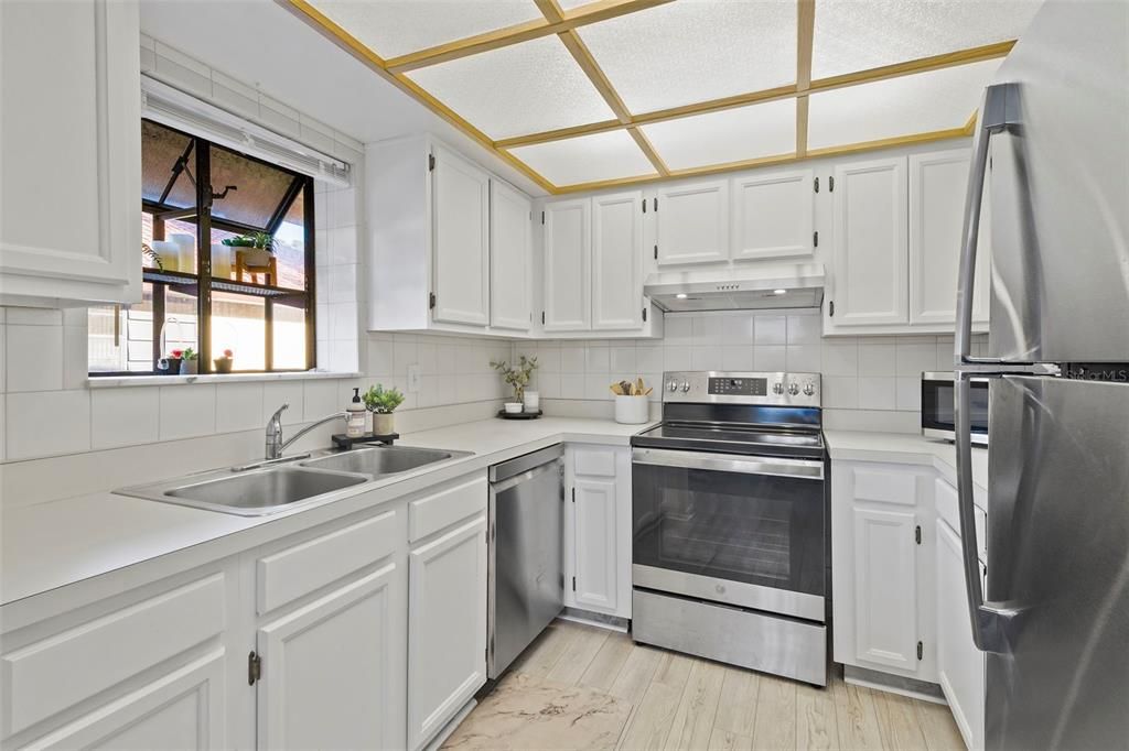 待售: $210,000 (2 贝兹, 2 浴室, 1100 平方英尺)