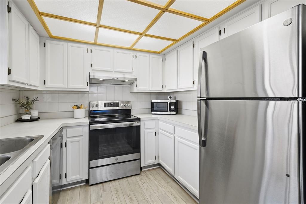 待售: $210,000 (2 贝兹, 2 浴室, 1100 平方英尺)