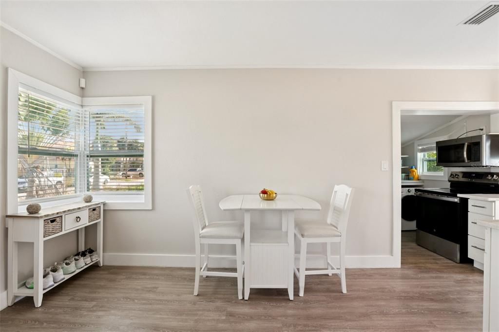 待售: $590,000 (3 贝兹, 2 浴室, 1103 平方英尺)