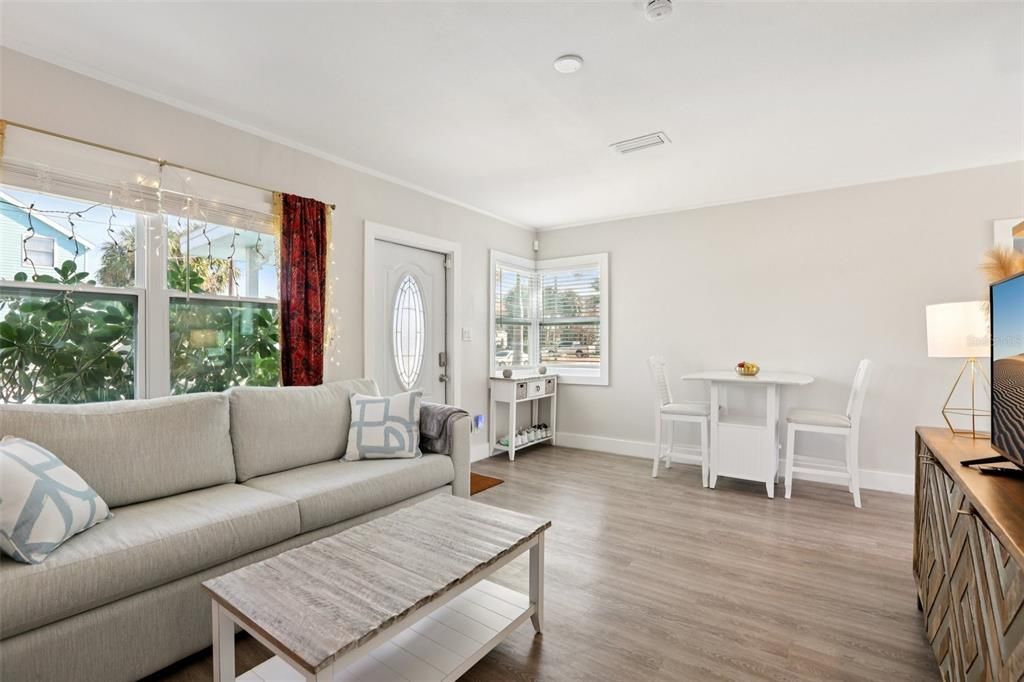 待售: $590,000 (3 贝兹, 2 浴室, 1103 平方英尺)