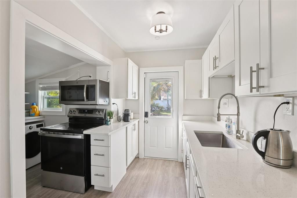 待售: $590,000 (3 贝兹, 2 浴室, 1103 平方英尺)